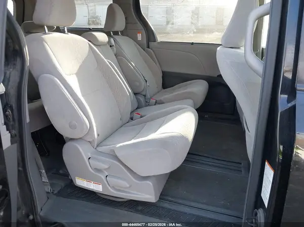 5TDKZ3DC5JS955864 2018 TOYOTA SIENNA - Image 8