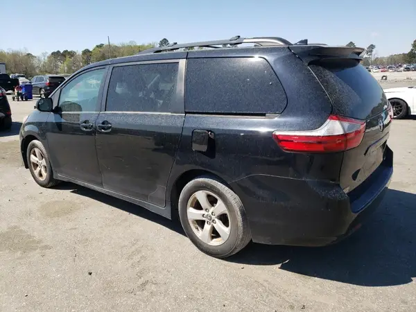 5TDKZ3DC5JS961681 2018 TOYOTA SIENNA - Image 2