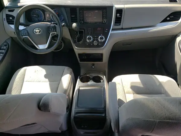 5TDKZ3DC5JS961681 2018 TOYOTA SIENNA - Image 8