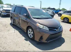 5TDKZ3DC5JS964077 2018 TOYOTA SIENNA