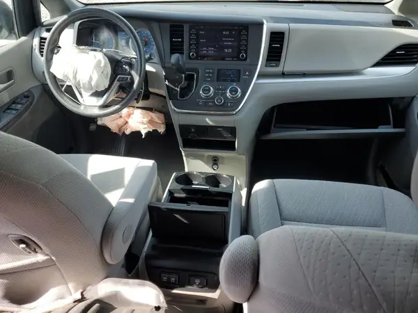 5TDKZ3DC5KS001780 2019 TOYOTA SIENNA - Image 8