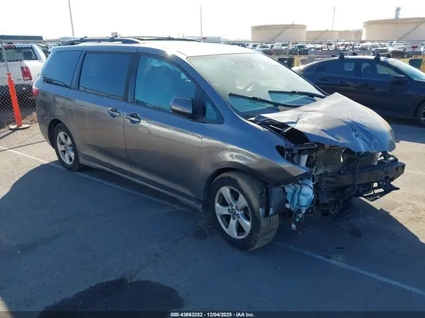 5TDKZ3DC5KS007918 2019 TOYOTA SIENNA - Image 1