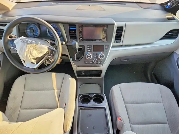 5TDKZ3DC5KS008471 2019 TOYOTA SIENNA - Image 8