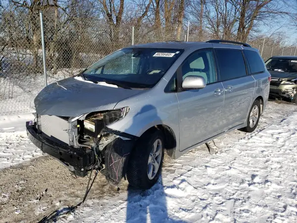 5TDKZ3DC5KS010513 2019 TOYOTA SIENNA - Image 1