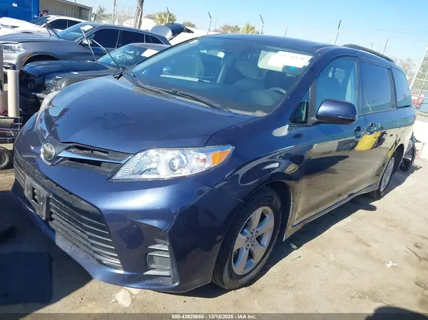 5TDKZ3DC5KS012875 2019 TOYOTA SIENNA - Image 2