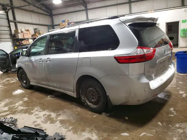 5TDKZ3DC5KS015629 2019 TOYOTA SIENNA - Image 2