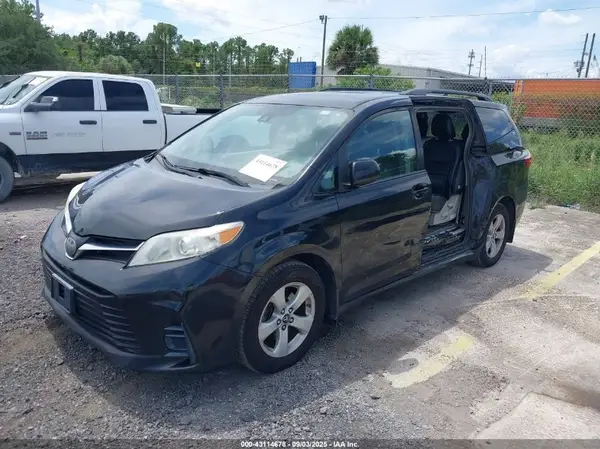 5TDKZ3DC5KS016148 2019 TOYOTA SIENNA - Image 2