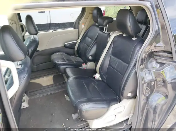 5TDKZ3DC5KS016148 2019 TOYOTA SIENNA - Image 8
