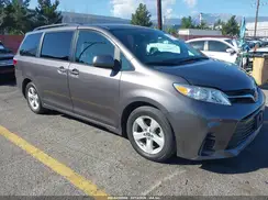 5TDKZ3DC5KS966574 2019 TOYOTA SIENNA