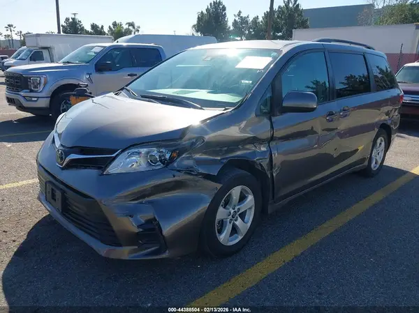5TDKZ3DC5KS966574 2019 TOYOTA SIENNA - Image 2