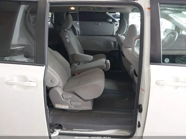 5TDKZ3DC5KS970723 2019 TOYOTA SIENNA - Image 8