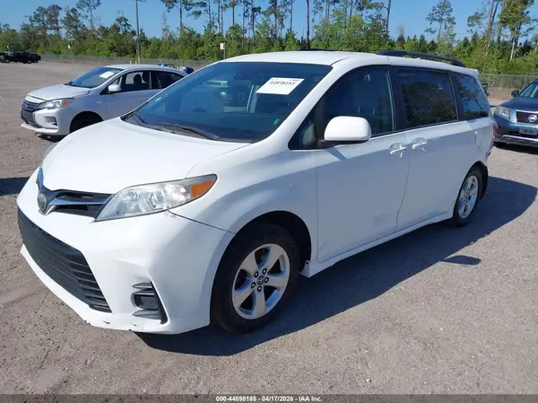 5TDKZ3DC5KS979471 2019 TOYOTA SIENNA - Image 2