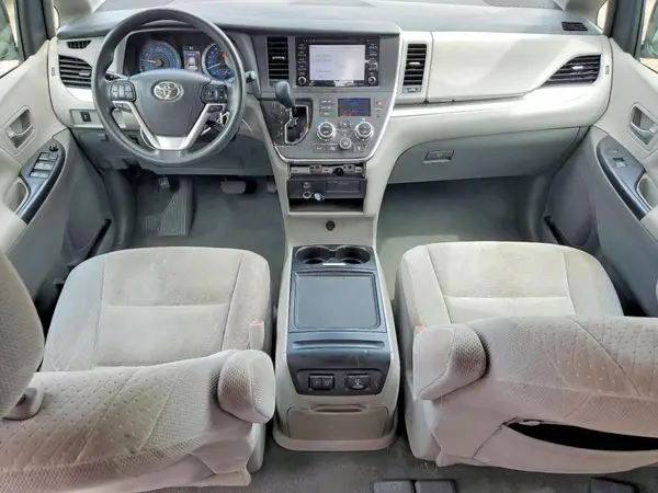 5TDKZ3DC5KS988039 2019 TOYOTA SIENNA - Image 8