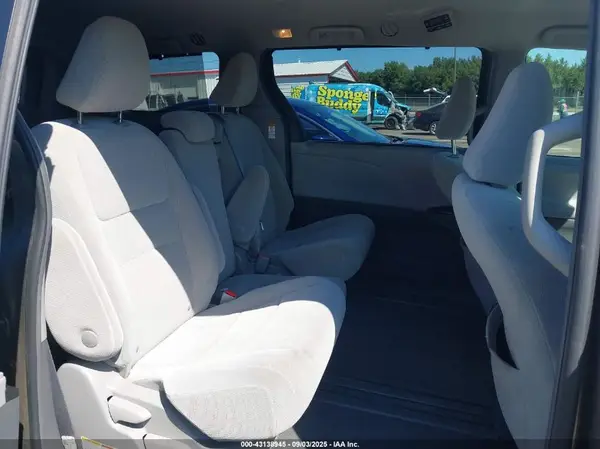 5TDKZ3DC5KS988770 2019 TOYOTA SIENNA - Image 8