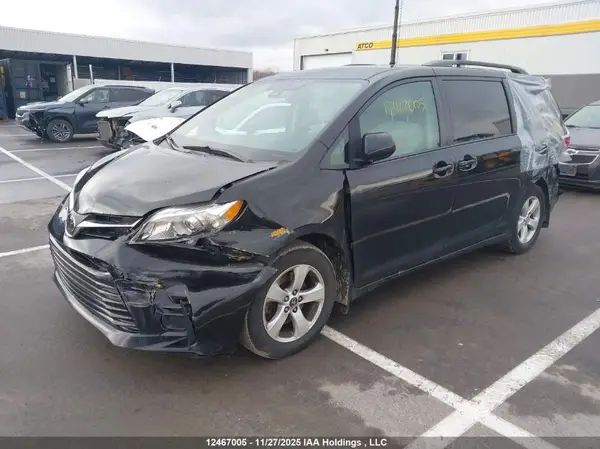 5TDKZ3DC5KS994178 2019 TOYOTA SIENNA - Image 2