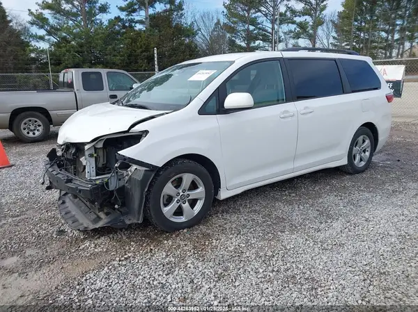 5TDKZ3DC5KS997145 2019 TOYOTA SIENNA - Image 2