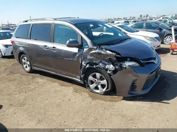 5TDKZ3DC5KS999199 2019 TOYOTA SIENNA - Image 1