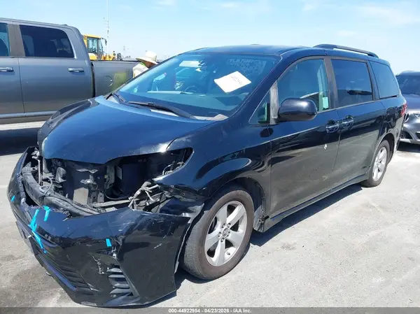5TDKZ3DC5LS029340 2020 TOYOTA SIENNA - Image 2