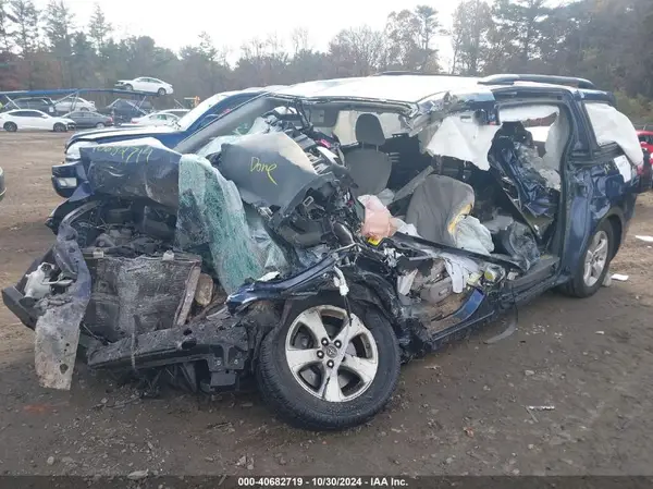 5TDKZ3DC5LS029855 2020 TOYOTA SIENNA - Image 2