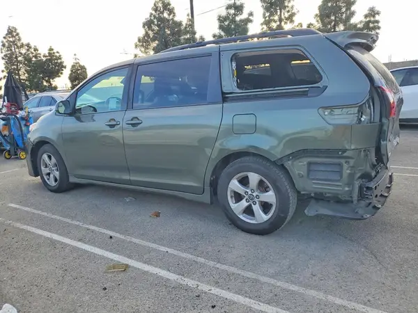 5TDKZ3DC5LS031833 2020 TOYOTA SIENNA - Image 2