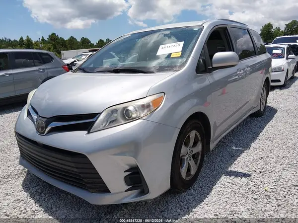 5TDKZ3DC5LS038457 2020 TOYOTA SIENNA - Image 2