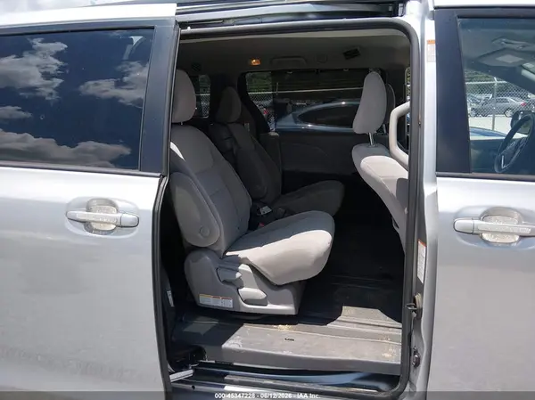 5TDKZ3DC5LS038457 2020 TOYOTA SIENNA - Image 8