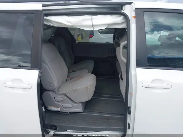 5TDKZ3DC5LS047966 2020 TOYOTA SIENNA - Image 8