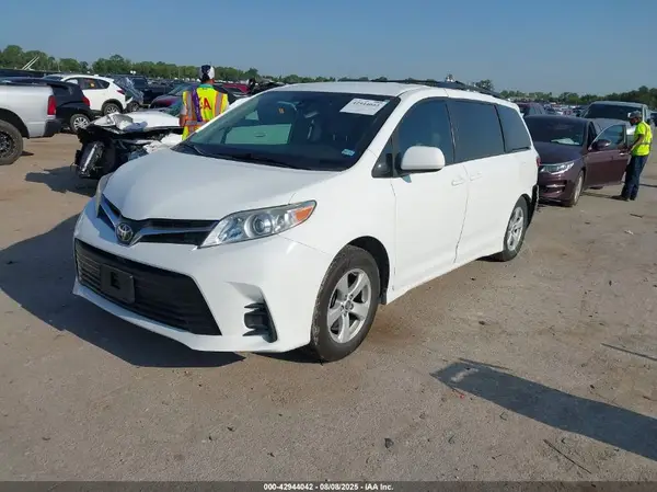 5TDKZ3DC5LS048258 2020 TOYOTA SIENNA - Image 2