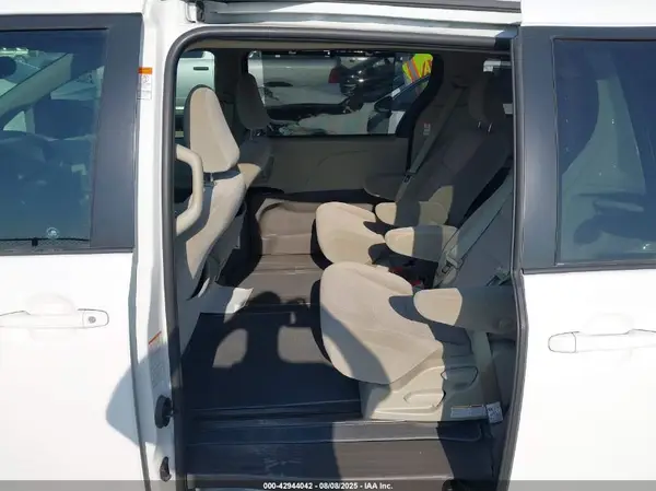 5TDKZ3DC5LS048258 2020 TOYOTA SIENNA - Image 8
