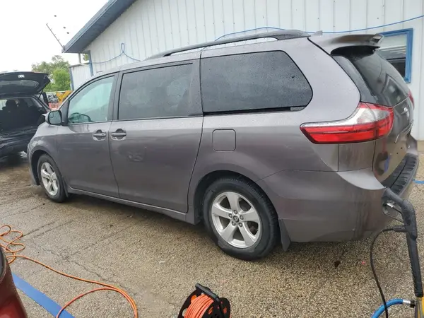 5TDKZ3DC5LS051130 2020 TOYOTA SIENNA - Image 2