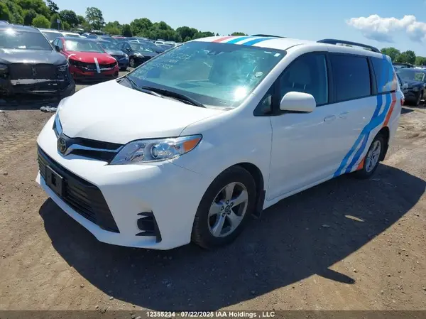 5TDKZ3DC5LS080868 2020 TOYOTA SIENNA - Image 2