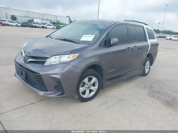 5TDKZ3DC5LS082717 2020 TOYOTA SIENNA - Image 2