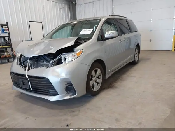 5TDKZ3DC5LS087979 2020 TOYOTA SIENNA - Image 2