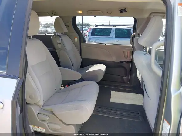 5TDKZ3DC5LS087979 2020 TOYOTA SIENNA - Image 8