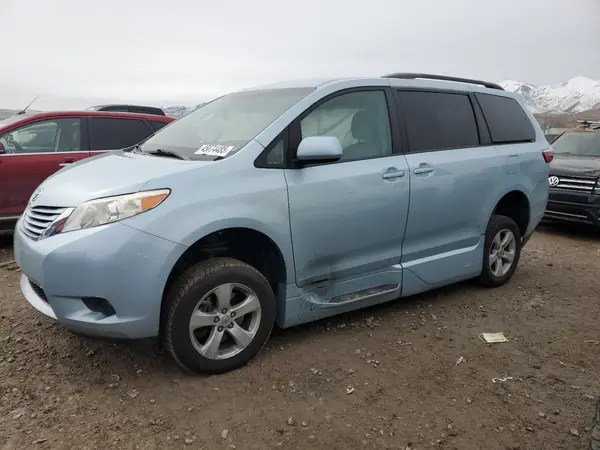 5TDKZ3DC6HS772323 2017 TOYOTA SIENNA - Image 1