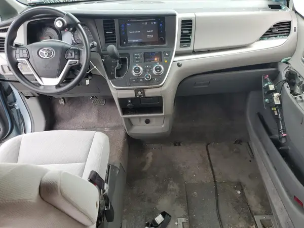 5TDKZ3DC6HS772323 2017 TOYOTA SIENNA - Image 8