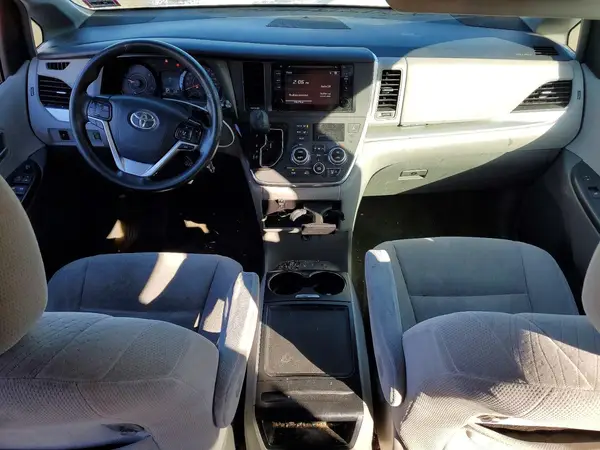 5TDKZ3DC6HS772810 2017 TOYOTA SIENNA - Image 8