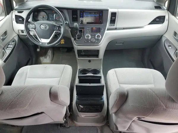 5TDKZ3DC6HS773018 2017 TOYOTA SIENNA - Image 8