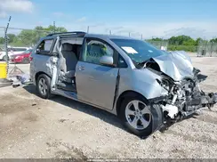 5TDKZ3DC6HS773309 2017 TOYOTA SIENNA