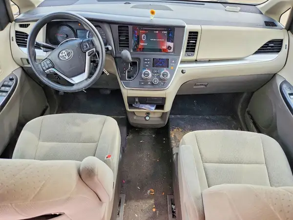 5TDKZ3DC6HS774086 2017 TOYOTA SIENNA - Image 8