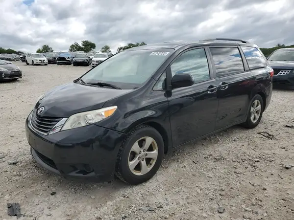 5TDKZ3DC6HS779949 2017 TOYOTA SIENNA - Image 1