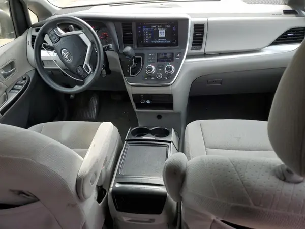 5TDKZ3DC6HS790899 2017 TOYOTA SIENNA - Image 8