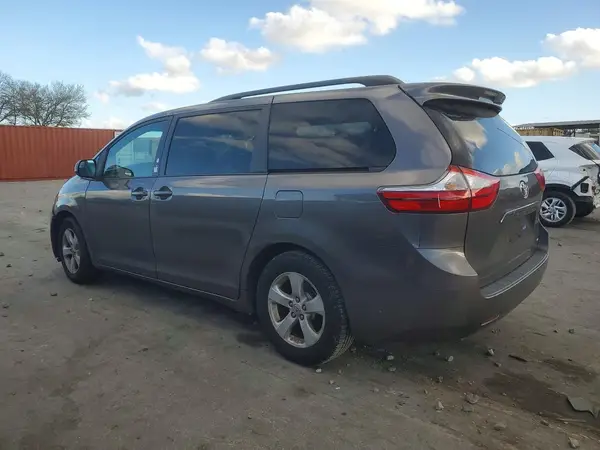 5TDKZ3DC6HS791289 2017 TOYOTA SIENNA - Image 2