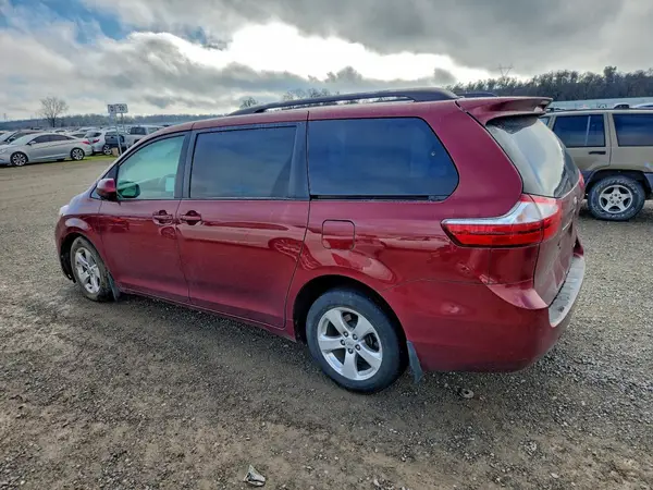 5TDKZ3DC6HS791437 2017 TOYOTA SIENNA - Image 2