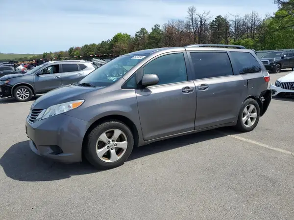 5TDKZ3DC6HS791597 2017 TOYOTA SIENNA - Image 1