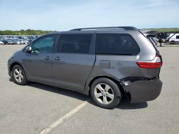 5TDKZ3DC6HS791597 2017 TOYOTA SIENNA - Image 2