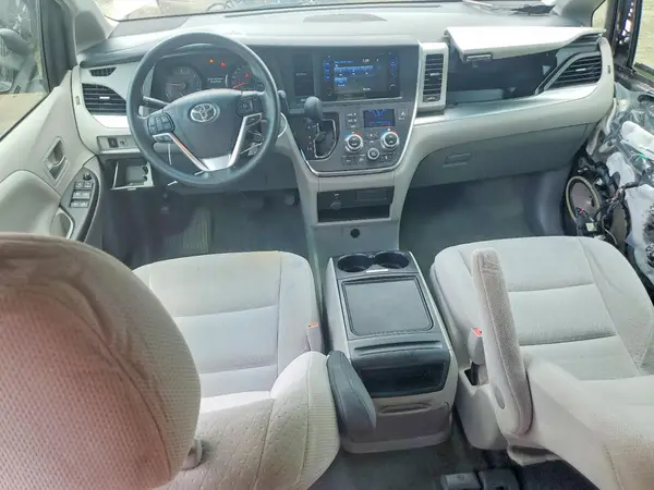 5TDKZ3DC6HS794838 2017 TOYOTA SIENNA - Image 8