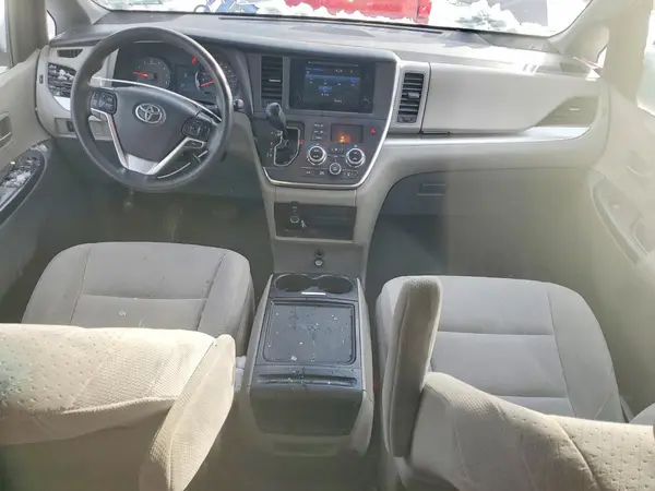 5TDKZ3DC6HS797691 2017 TOYOTA SIENNA - Image 8