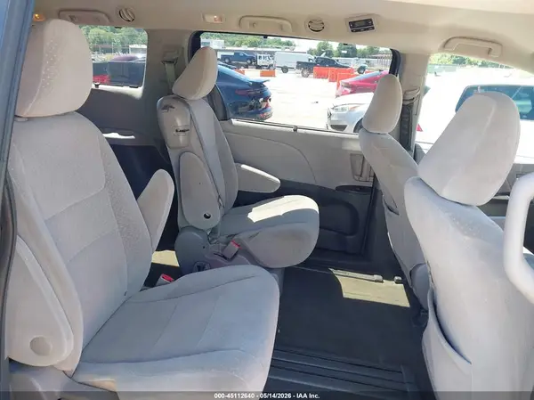 5TDKZ3DC6HS800928 2017 TOYOTA SIENNA - Image 8