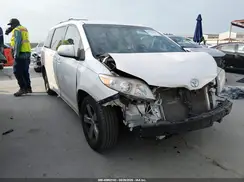 5TDKZ3DC6HS805594 2017 TOYOTA SIENNA